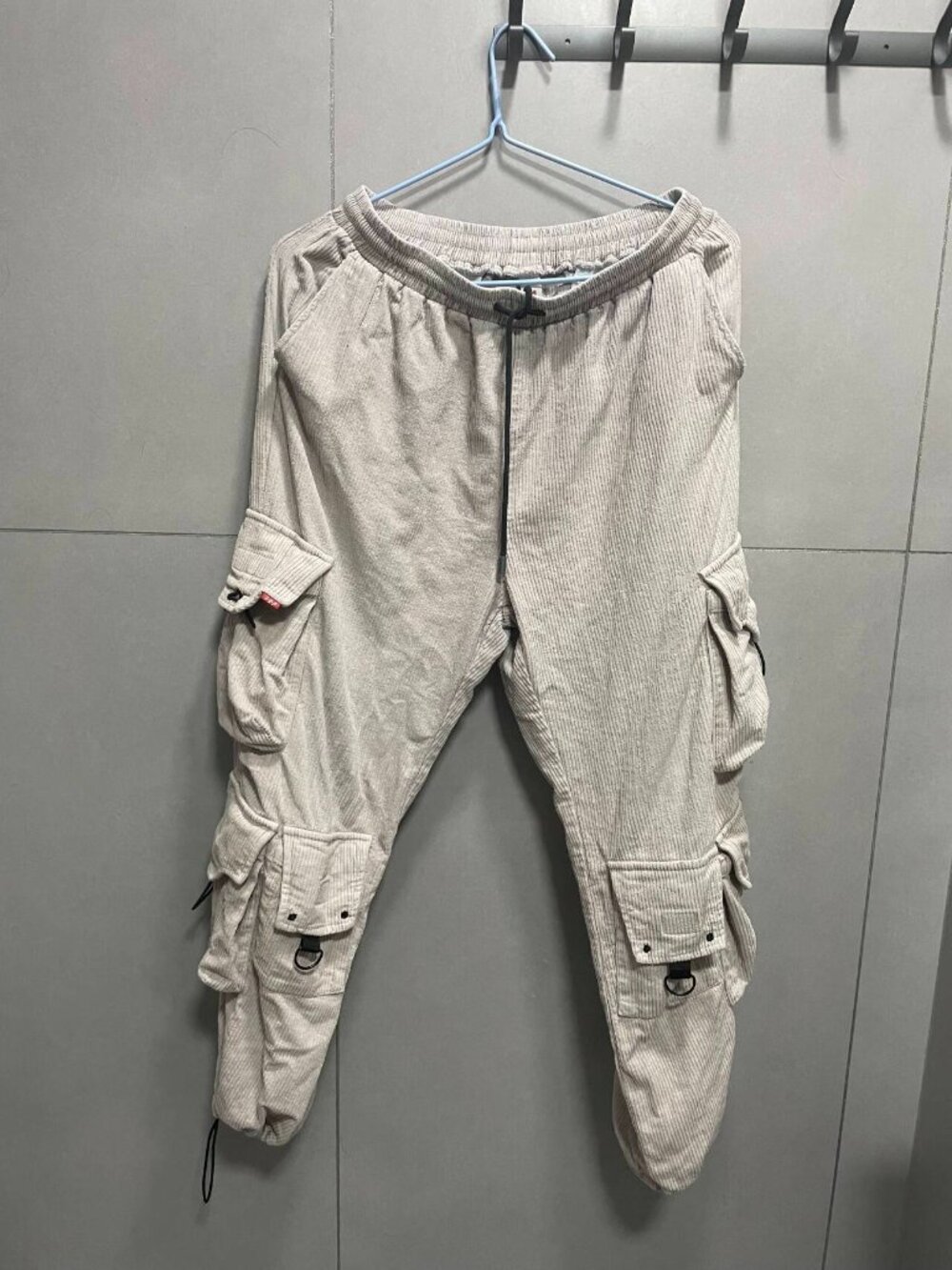Men’s M Beige Corduroy Cargo Jogger Pants